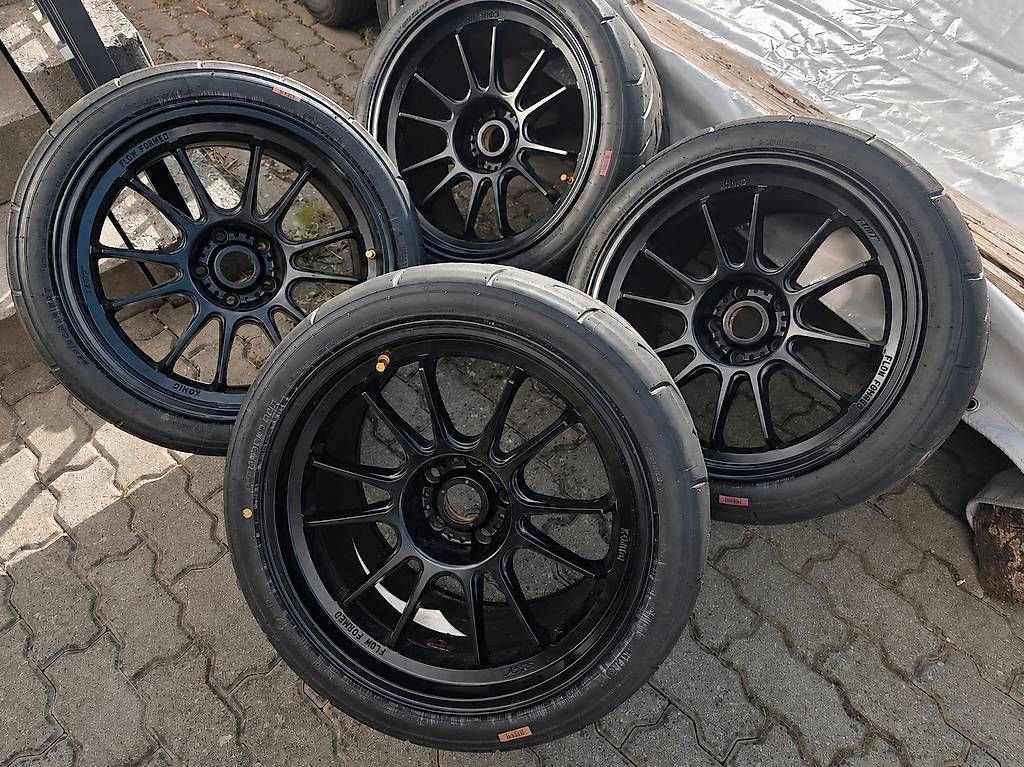 Pneus & Roues: Felgen Konig Hypergram 18x11 ET15+semislick Direzza DZO3G H1 – D'occasion à Schlatt TG par dev_5pfh 2