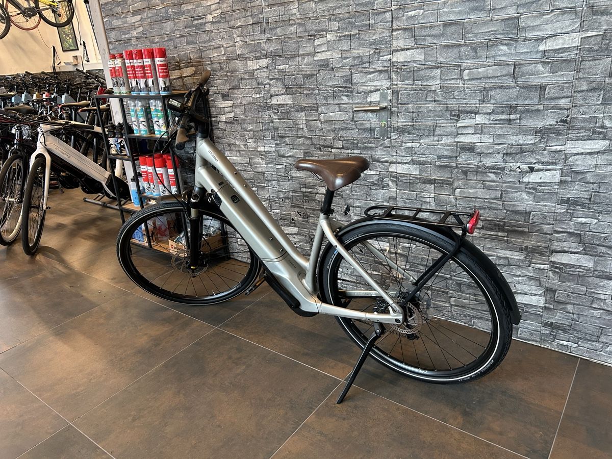 Specialized Vélos: E-Bike Specialized Como – D'occasion à Root par Sajo_04 1