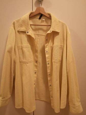 Gelbe Cord Jacke, Divided