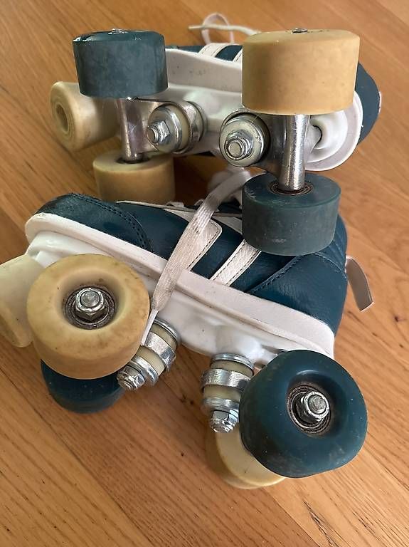 Pattini in linea & Pattini a rotelle: Kinder Rollschuhe Grösse 31 – Usato da Ittigen venduto da Noelle26 1