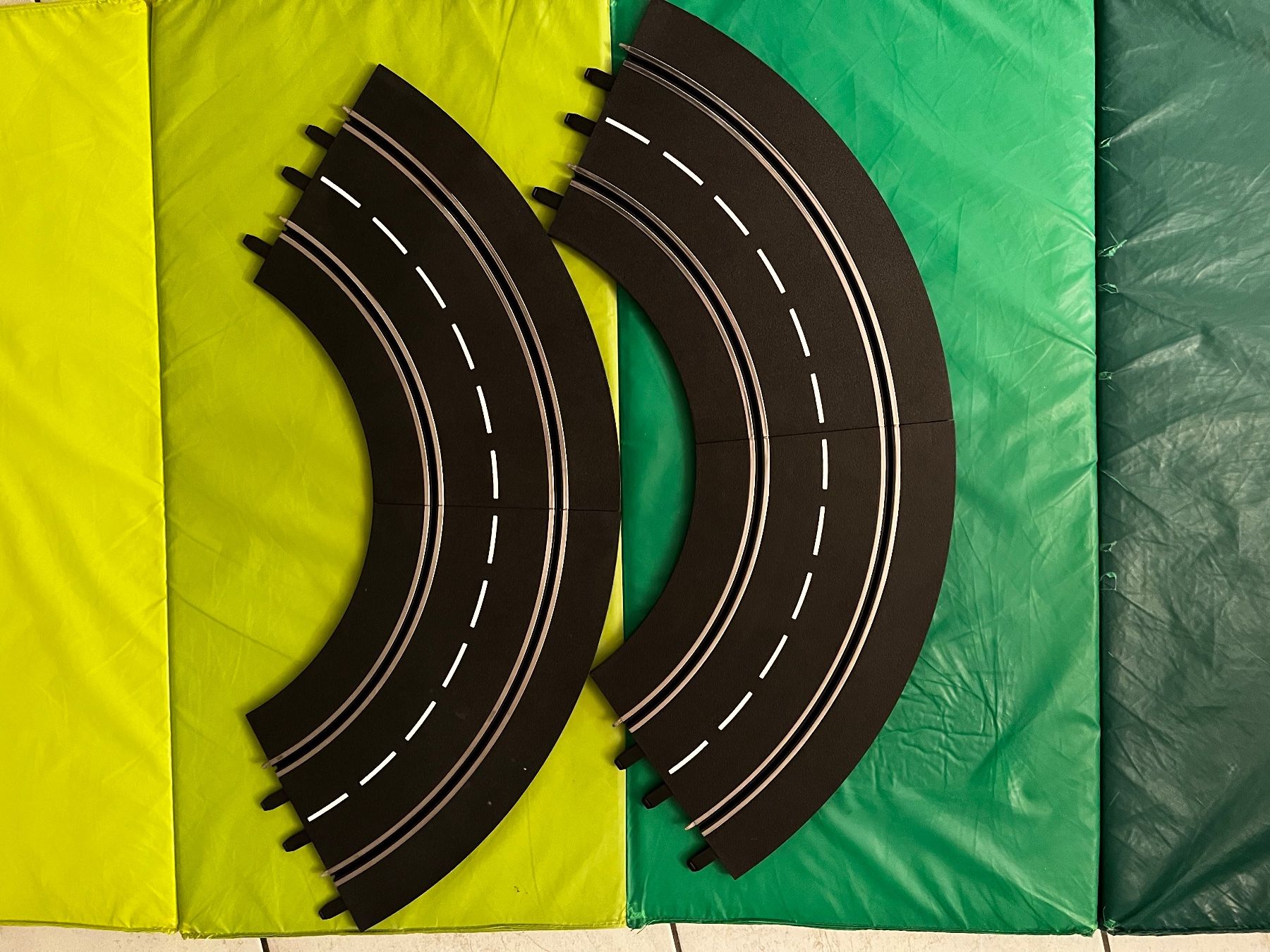 Carrera Piste: Carrera 1/32 - 1/24, exklusiv / Digital, vier Kurvensegmente – Usato da Rudolfstetten venduto da Rrst1968 1