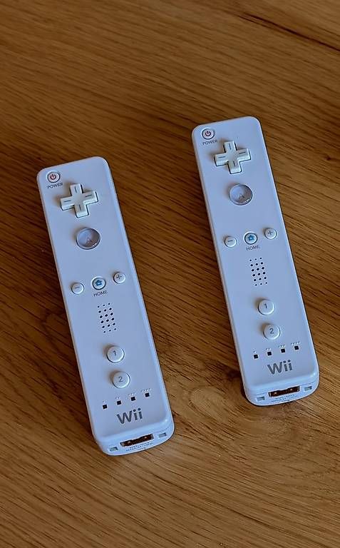Nintendo Console: Nintendo Wii blanc | fonctionne | 2 manettes – Usato da Neuchâtel venduto da Nila_3D 3