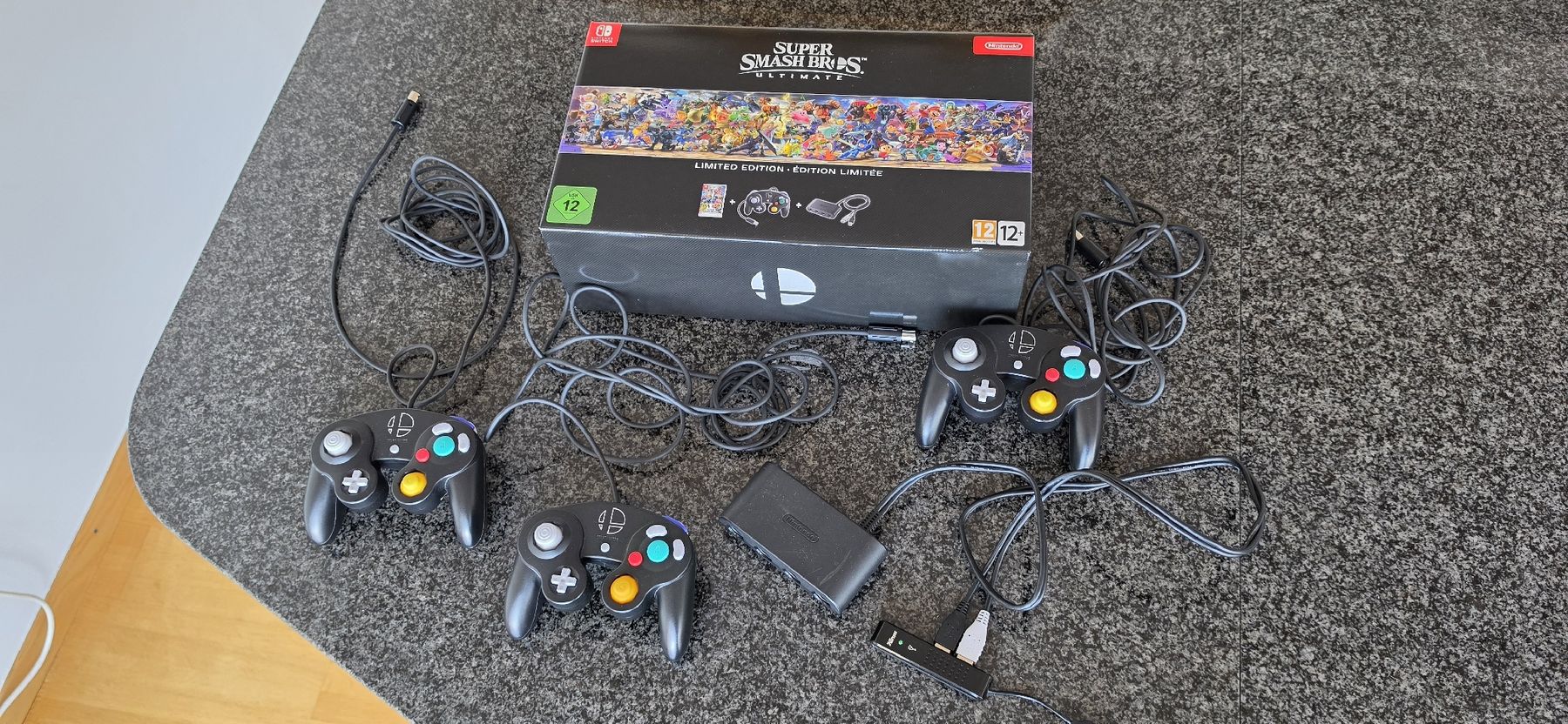 Câbles: Super Smash Bros Ultimate Limited Edition Box mit Controller – D'occasion à Aarau Rohr par Shad 2