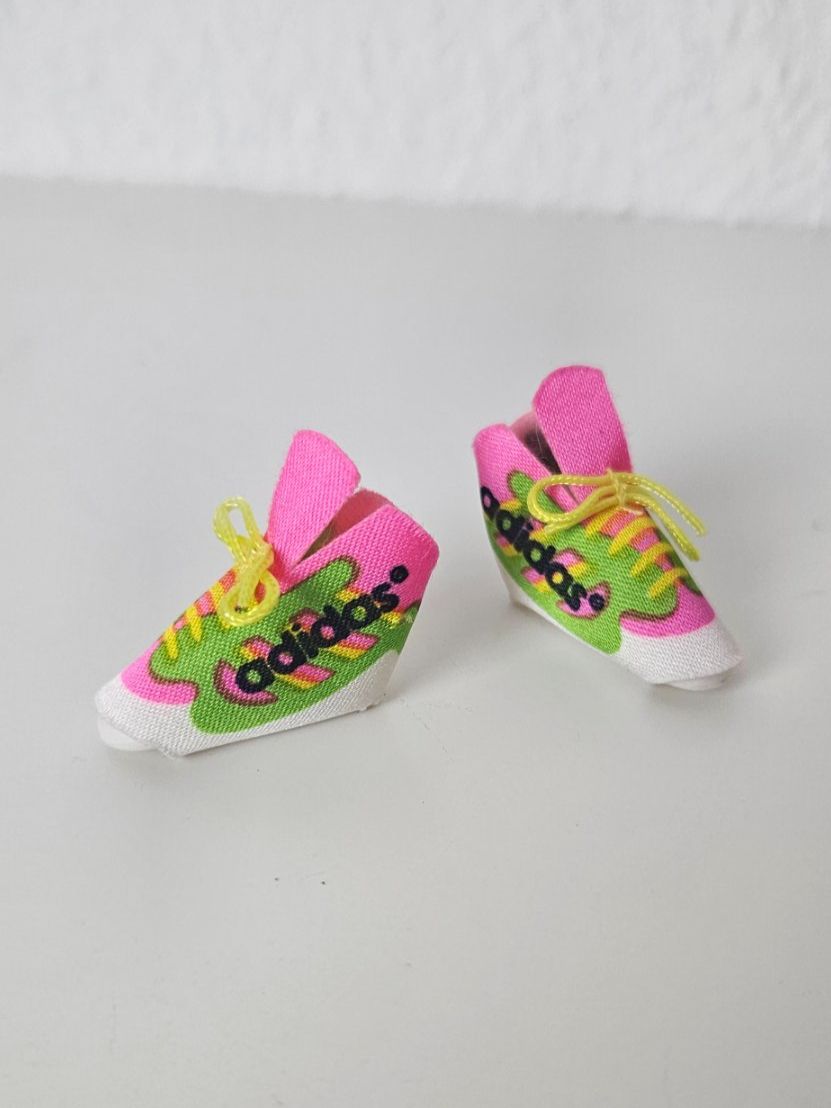Puppen: Vintage Barbie Adidas Schuhe – Gebraucht aus Dättwil AG von son_x2fq 1