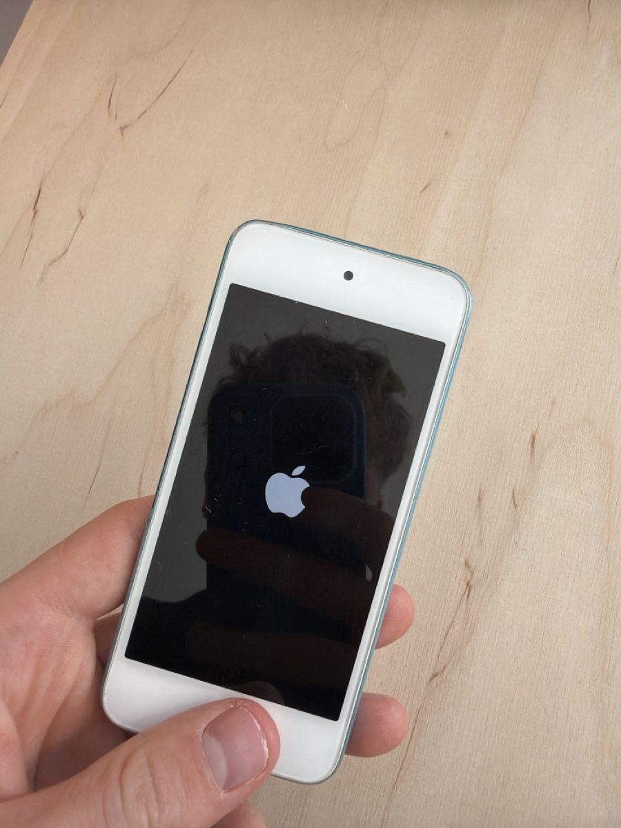 Apple Lettore multimediale portatile: Apple iPod Touch blau mit Gebrauchsspuren – Usato da Aarau venduto da inf_xj5w 1