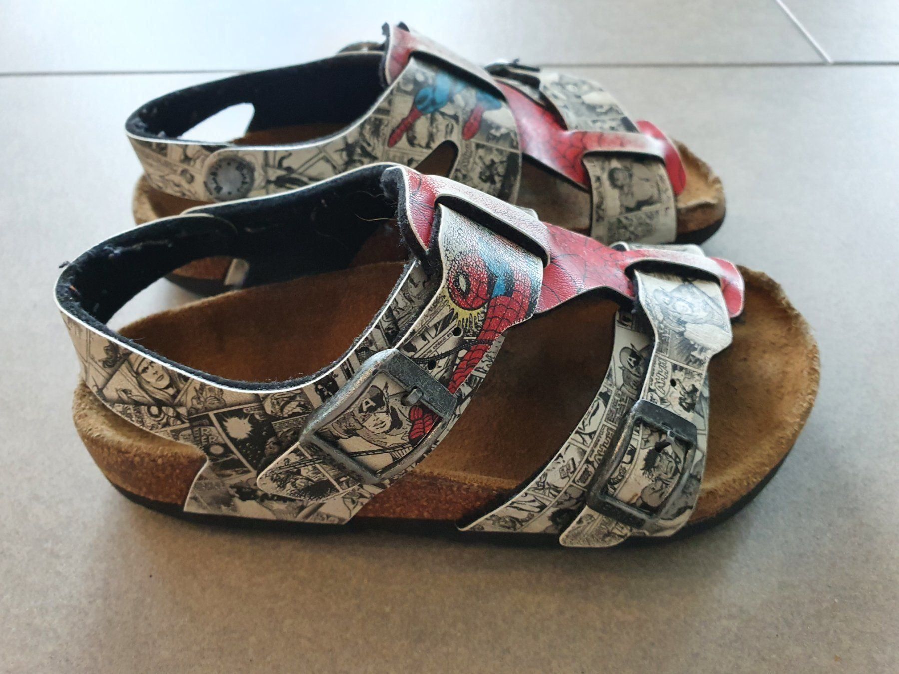 Birkenstock Scarpe per ragazzi: Finken / Hausschuhe Birkis Marvel Spiderman Gr.29 – Usato da Zollbrück venduto da Huki1 1