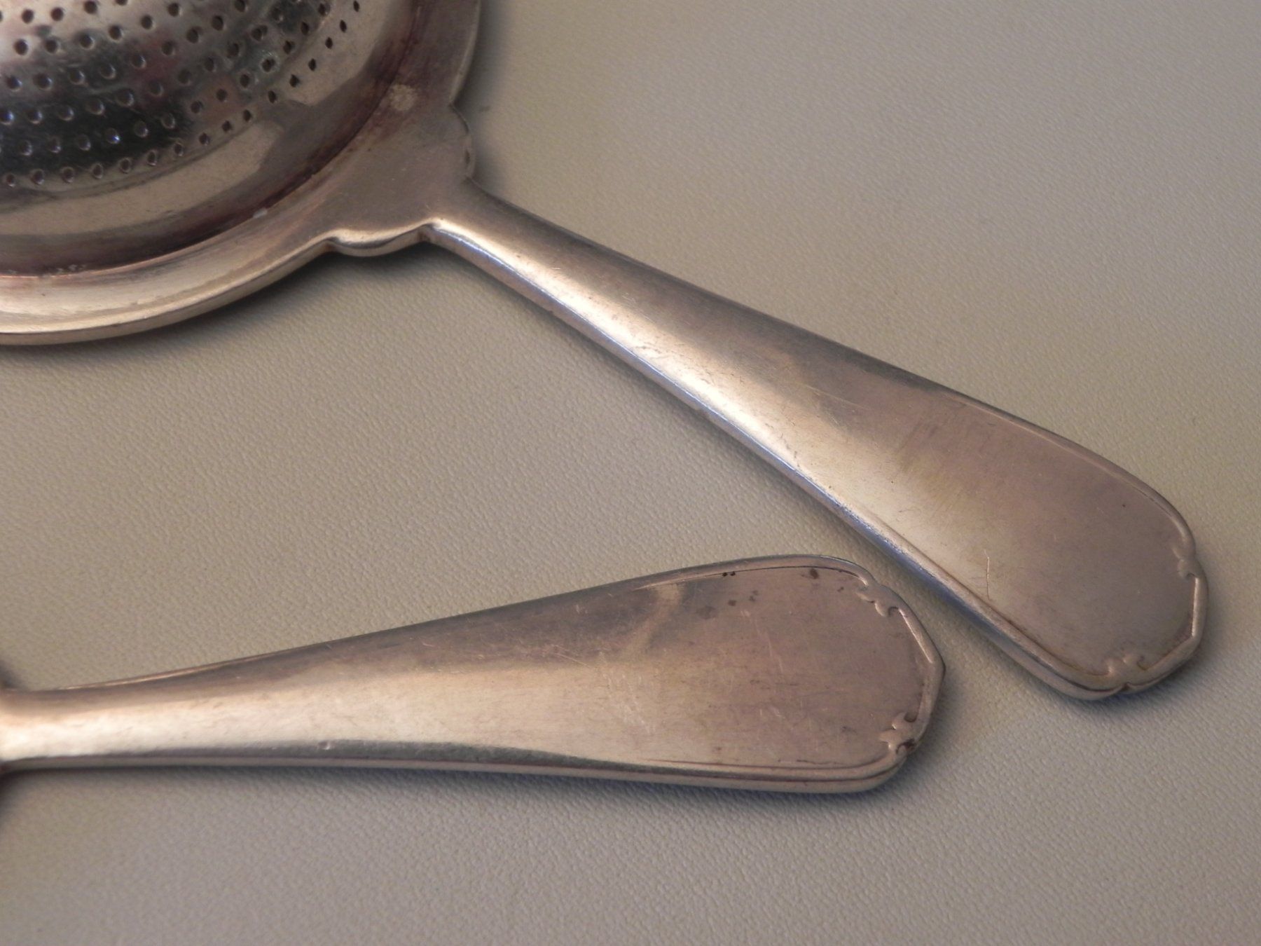 Christofle Set di piatti: 2 Teesieb/Teefilter CHRISTOFLE Paris – Usato da Minusio venduto da Lory64 5