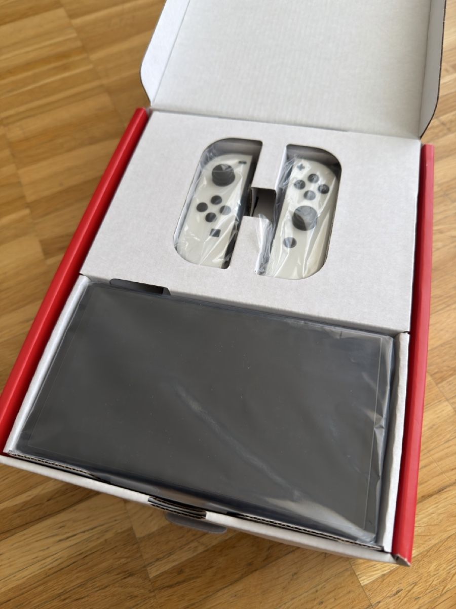 Nintendo Console: Nintendo Switch Oled mit Pro Controller Reisetasche und… – Nuovo (secondo la descrizione) da Laufen venduto da Tremaex 6