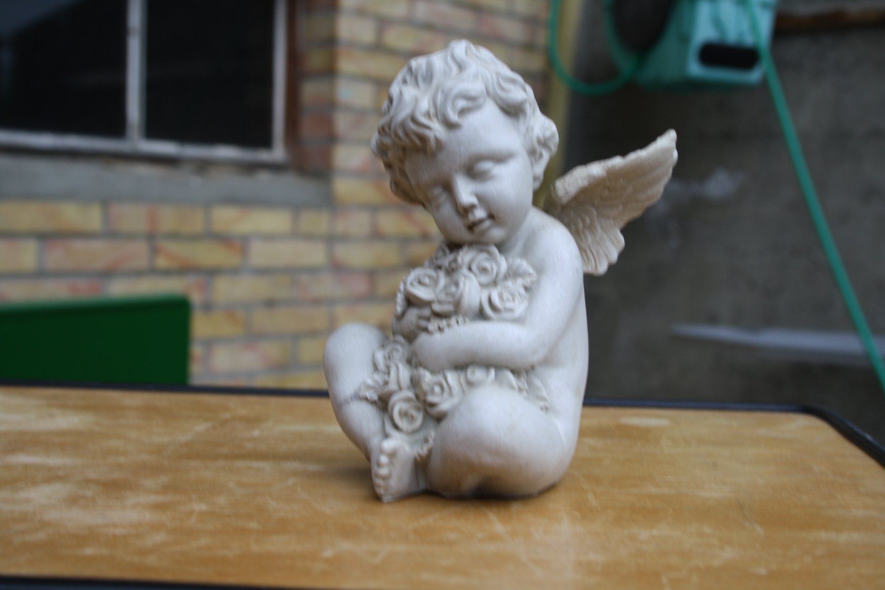 Statuette: ENGEL ENGELSFIGUR MIT ROSEN – Usato da Wauwil venduto da Pneuedy 8