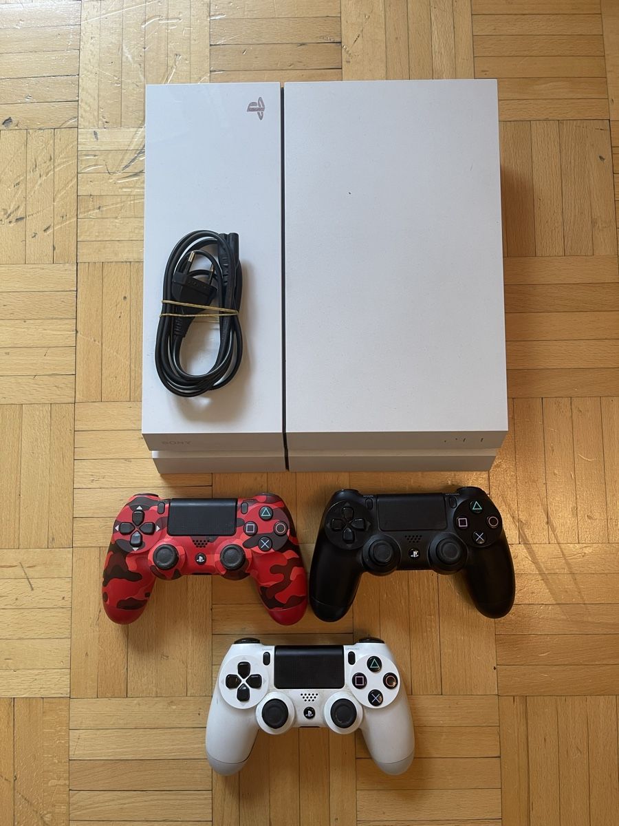 Sony Console: Console Sony PlayStation 4 blanche avec 3 manettes – Usato da Renens VD venduto da fra_2rxn 1