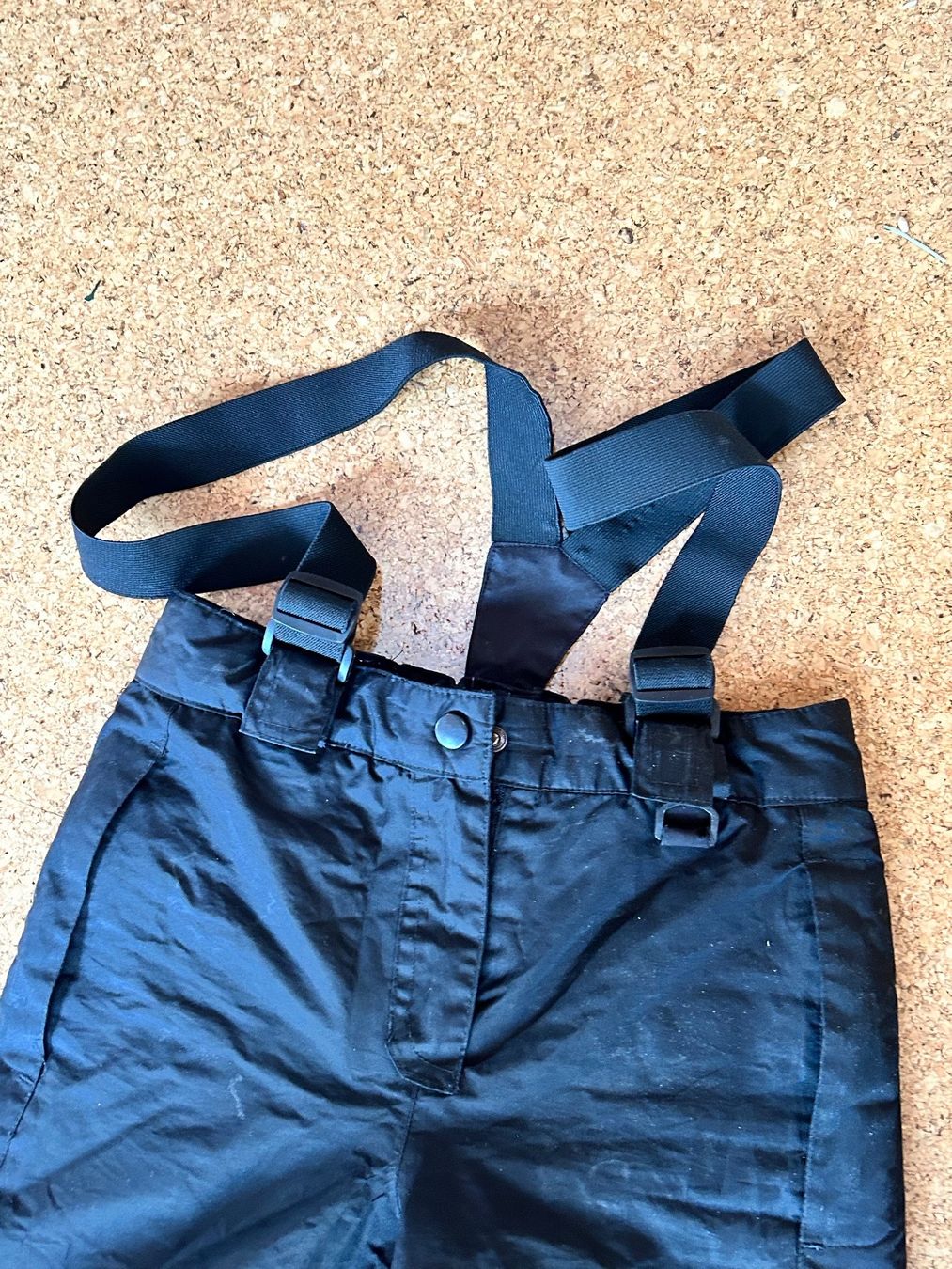 Pantalons: Skihose schwarz (Mädchen) 122/128 – D'occasion à Dittingen par Bellevista 4