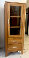Schöne Echtholz-Vitrine mit Glastür und 2 Schubladen