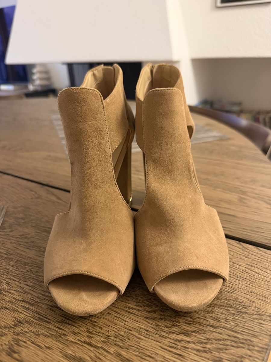 Michael Kors Scarpe da donna: Michael Kors Suede Heels Size 6M  – Usato da Horgen venduto da Elizhadz 1