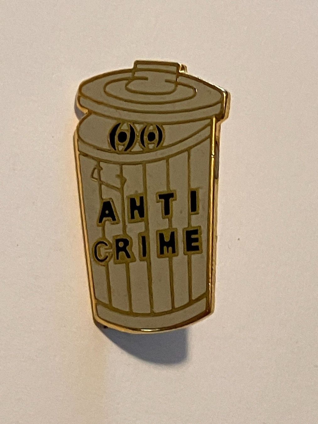 Plaketten & Abzeichen: 1 Pin Anti Crime – Gebraucht aus Basel von djwwpp