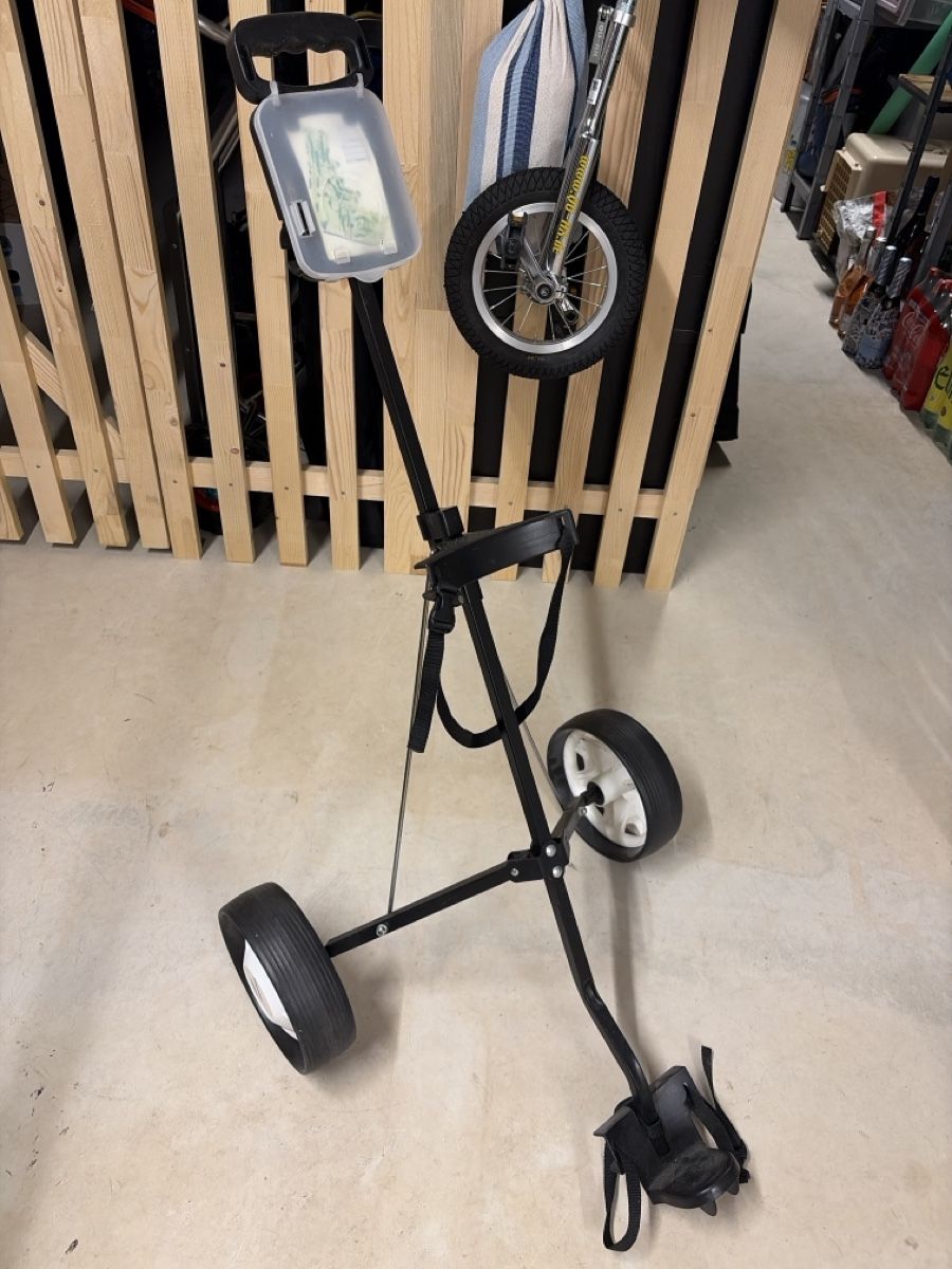 Trolley: Golf Trolley two wheels black foldable good condition – Usato da Winterthur venduto da Jocker6