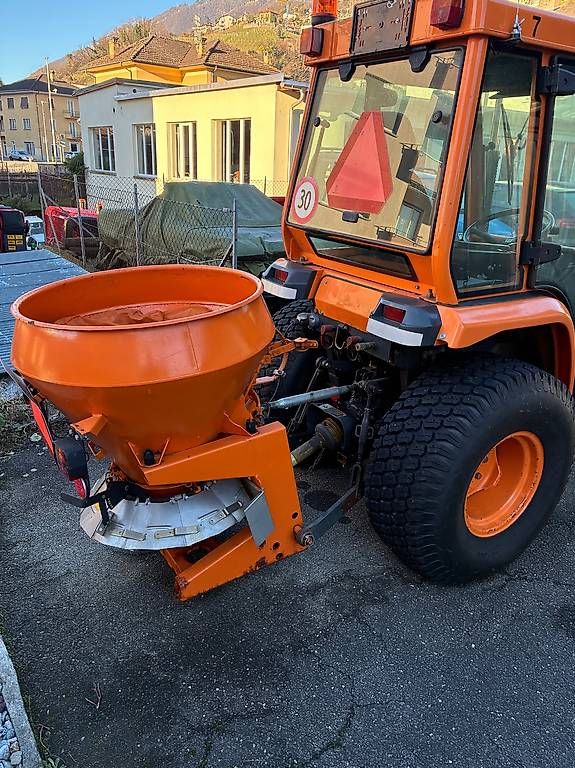 Kubota Sgombero neve: Kubota STV 40 per servizio invernale – Usato da Tenero venduto da Cadra01 1