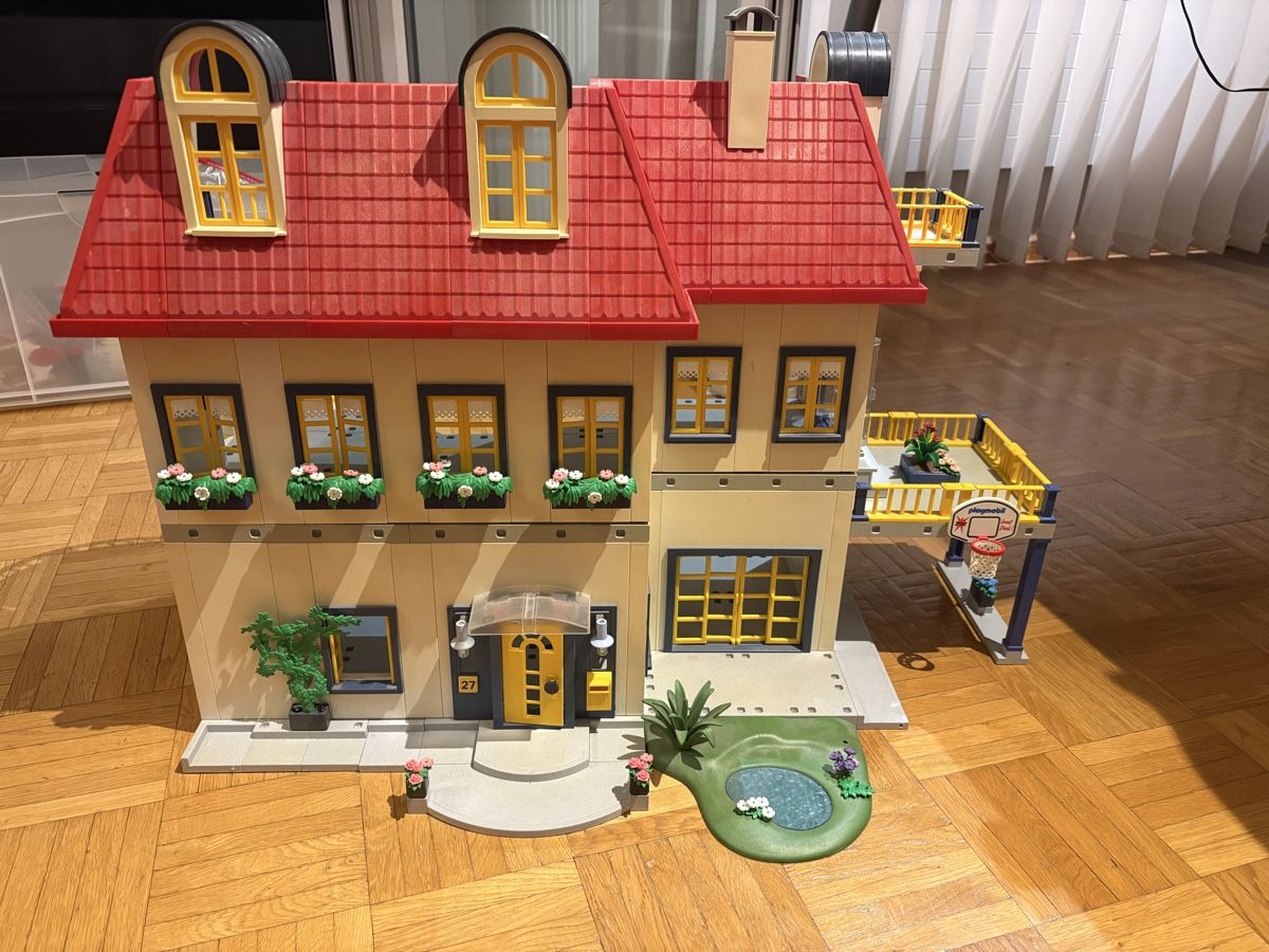 Playmobil Casette per bambini: Playmobil Einfamilienhaus mit 2 Etage  – Usato da Einsiedeln venduto da 12Carina01 1