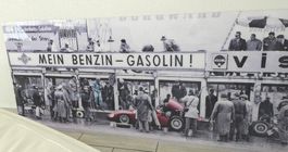 grosses historisches Wandbild F1 Boxengasse 200 x 88 Plexi