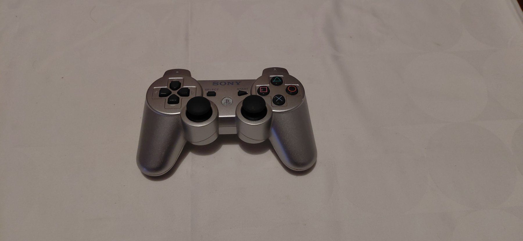 Controller: Sony PS3 Controller Limited Edition Silber / guter Zustand – Usato da Gretzenbach venduto da Uli1980