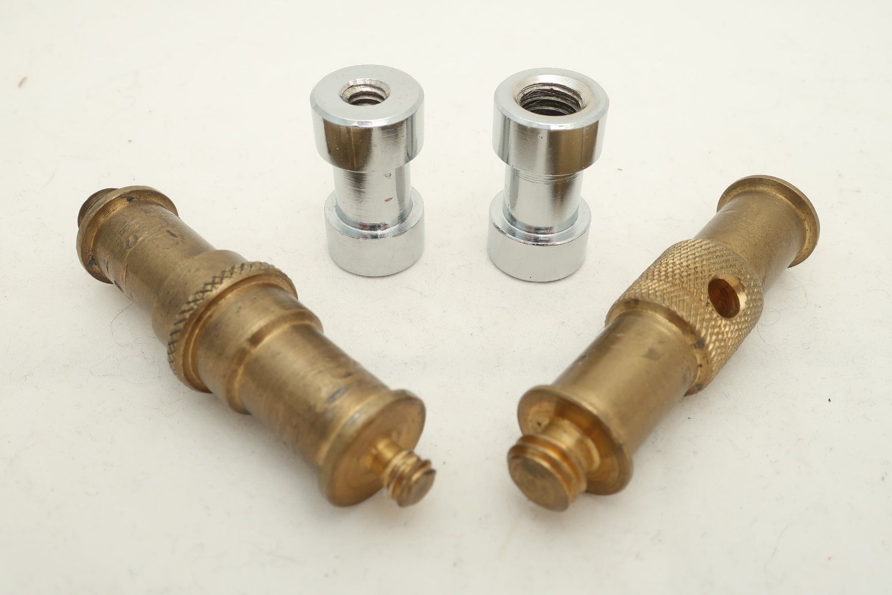 Manfrotto Treppiedi & Teste: 4 Stk original Manfrotto Spigot Adapter 1/4" & 3/8" – Usato da Zürich venduto da dnk_nrd8