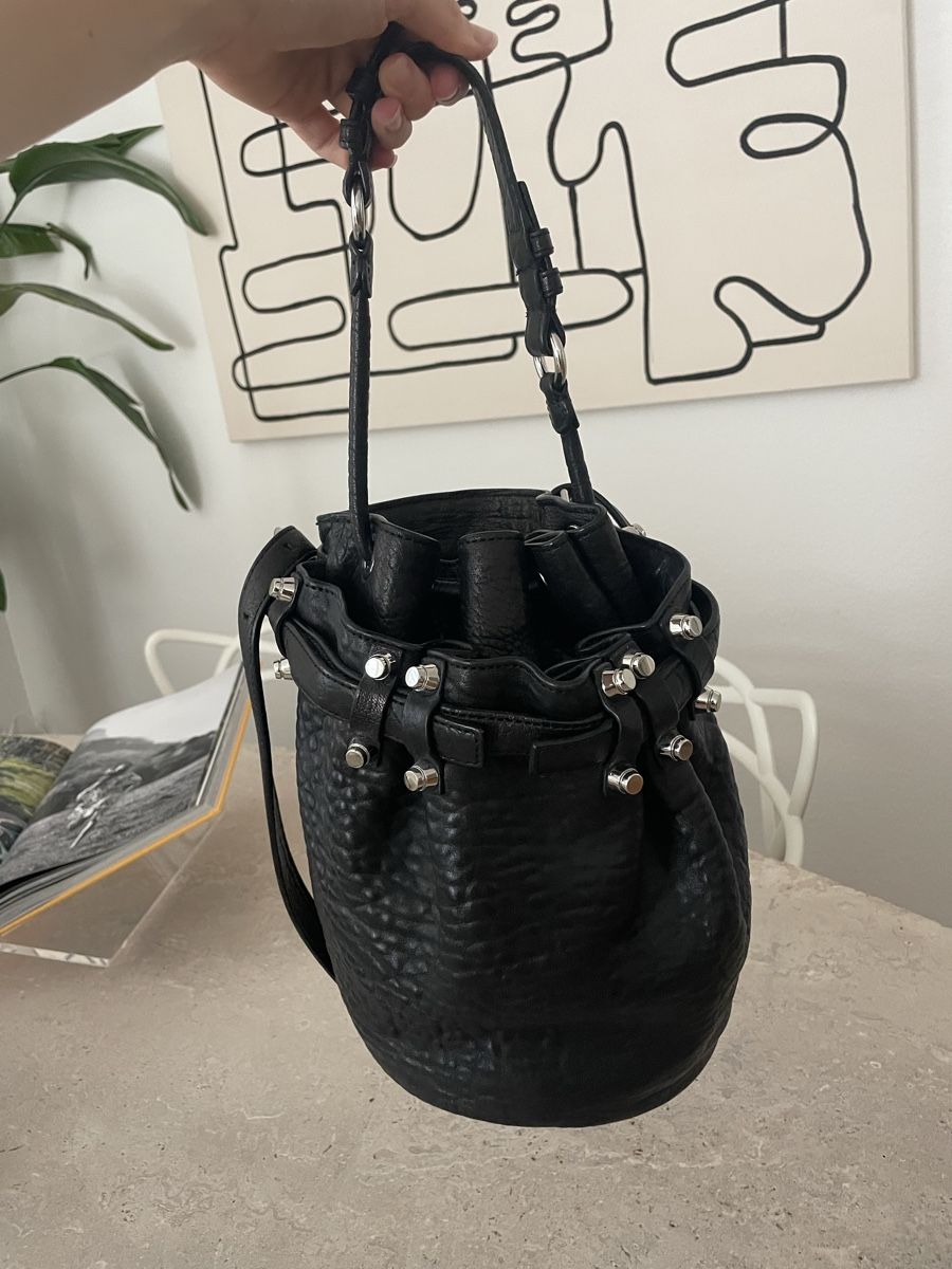 Alexander Wang Sacs femmes: Black leather studded Alexander Wang bag – D'occasion à Zürich par Aurelie.bny