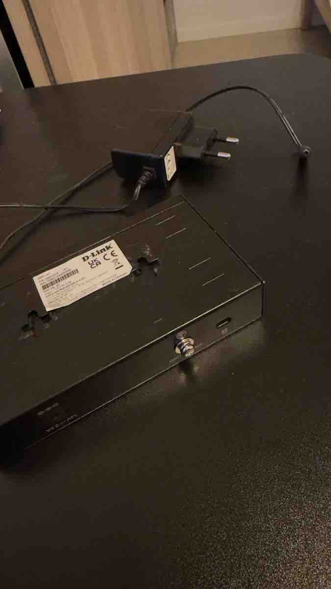 Dlink Hub & Switch: D-Link Network Switch 7-Port, Black, Acceptable Condition – Usato da Adliswil venduto da ale_z8rq 1