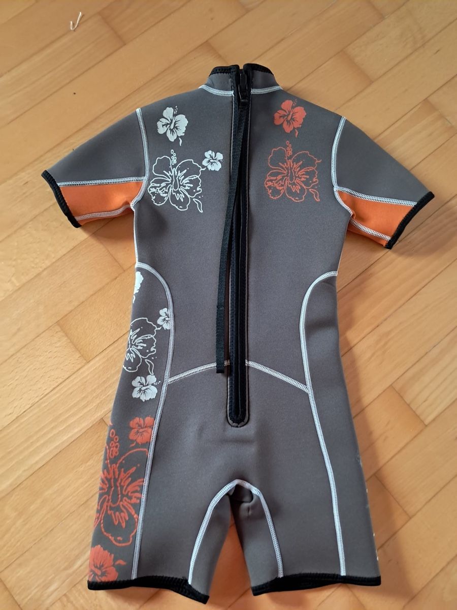 Completi: Top Neopren Anzug Größe 146 – Usato da Ehrendingen venduto da Iwi2004 1