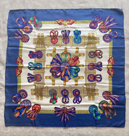 Foulard / Carré 90 Hermès "Les Rubans du Cheval" signé Metz