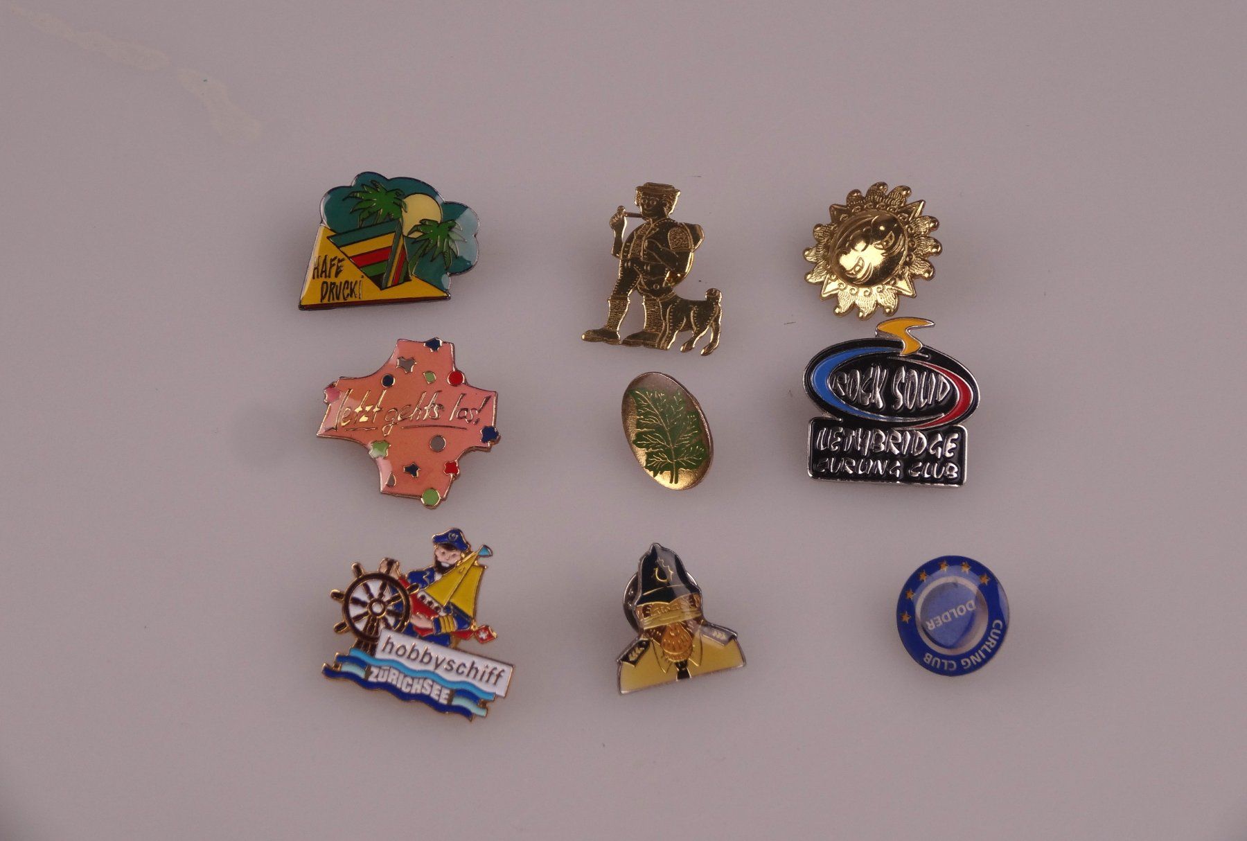 Placchette & Badge: Pins-Konvolut – Usato da Volketswil venduto da brockipfannenstil 3