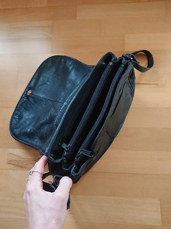 Borse da donna: Hochqualitative Ledertasche schwarz – Usato da Wald ZH venduto da e8e 2