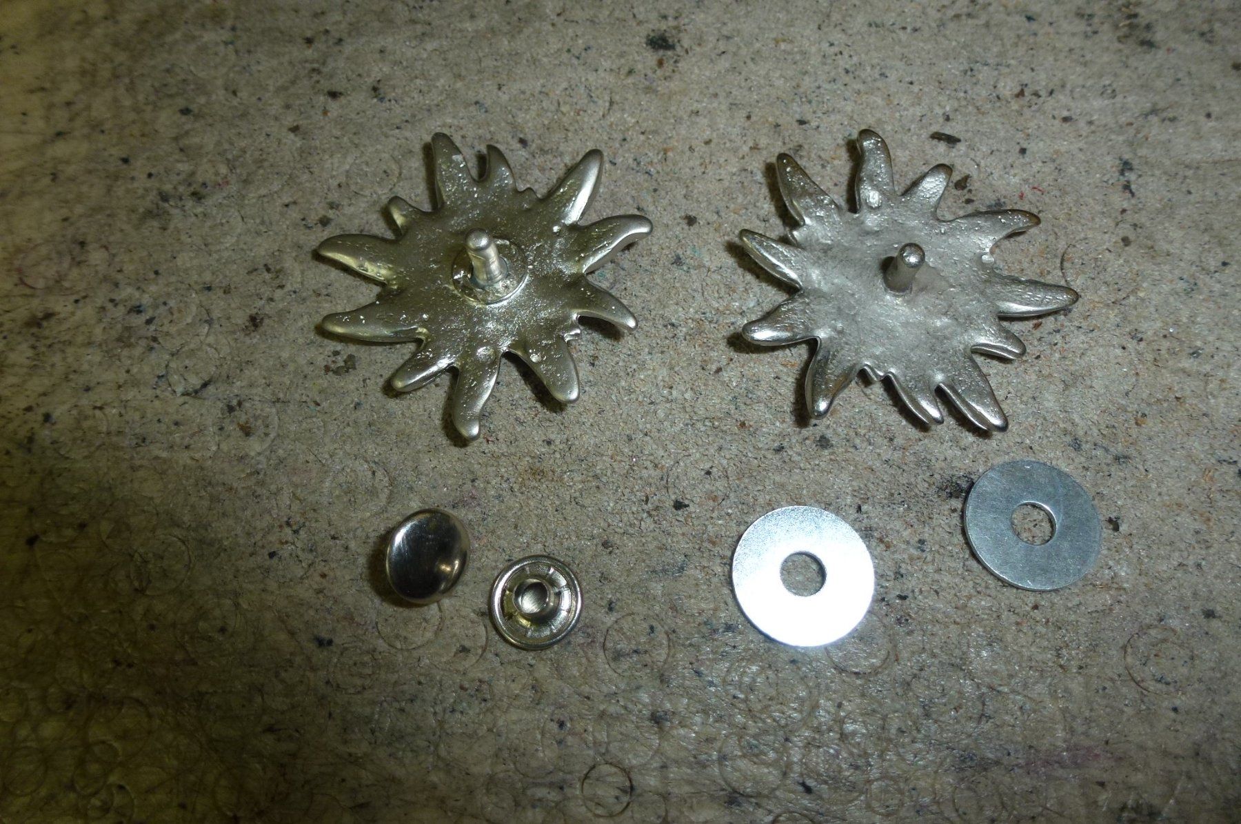 Campanacci mucche: Edelweiss - Pin – Nuovo (secondo la descrizione) da Bürglen UR venduto da daisyxy5 1