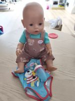 Baby Born Puppe mit Kleidung und Fläschchen (Junge)