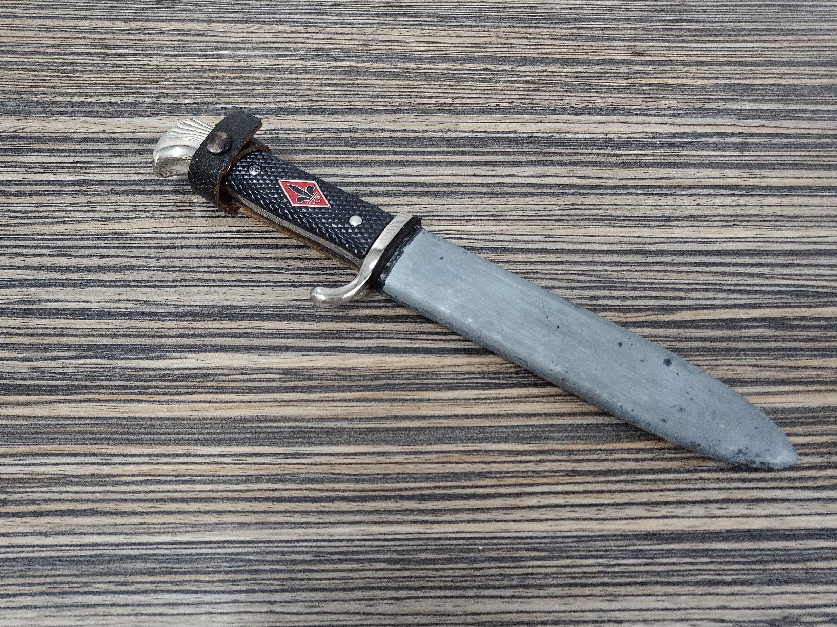 Solingen Zubehör: Messer Solingen Rostfrei mit Sägezahnung und Scheide – Gebraucht aus Reiden von Zofi-Brocki
