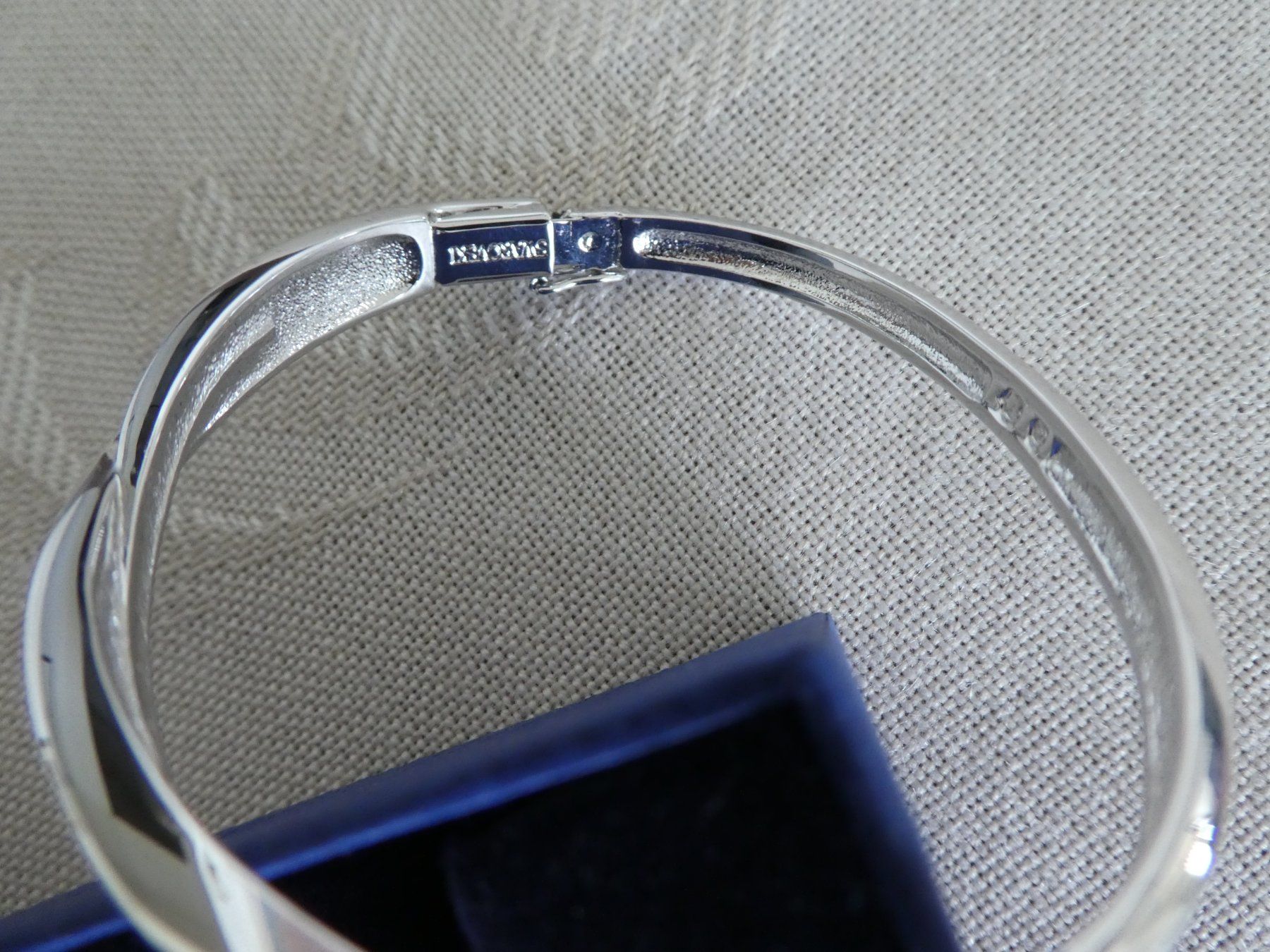 Bracciali & Braccialetti: Swarovski Armreif mit Zirkonia – Nuovo e nell'imballaggio originale da Therwil venduto da Gtruli 2