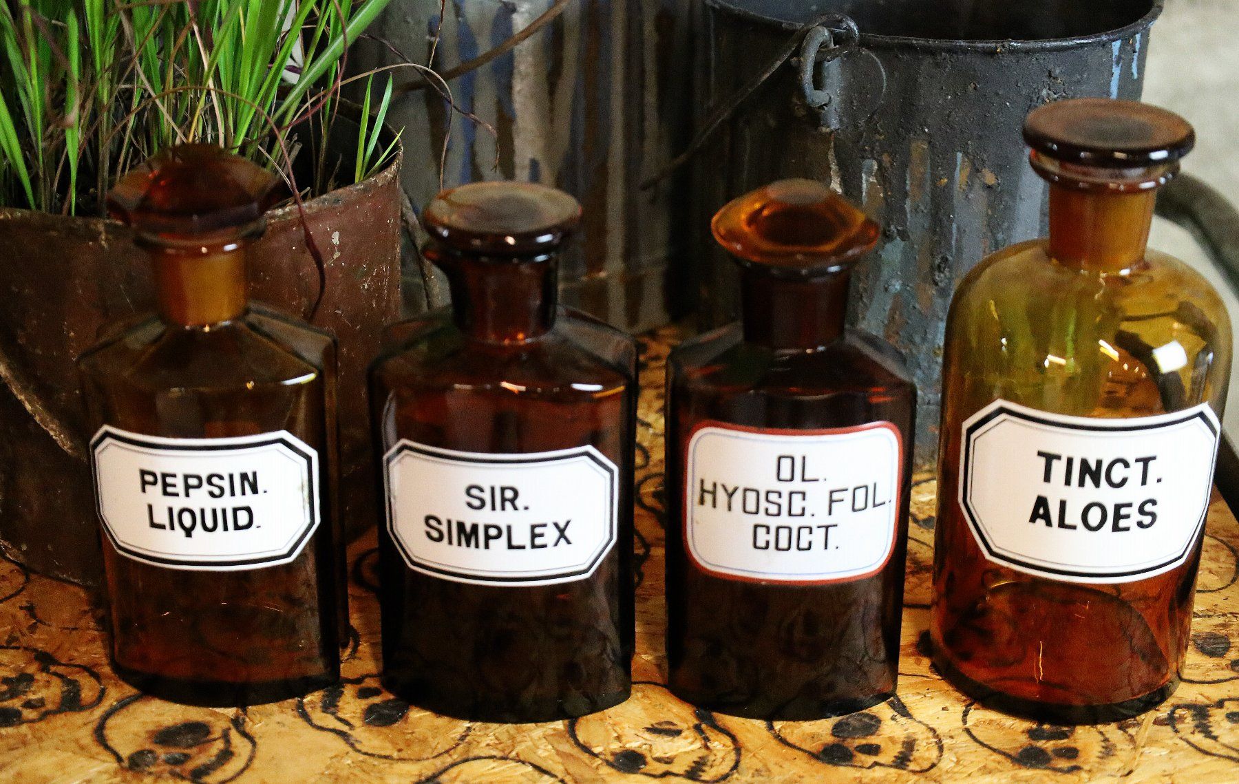 Accessori da laboratorio: 4 alte Apothekerflaschen / Giftflaschen – Usato da Birrwil venduto da brandschatz_birrwil 1