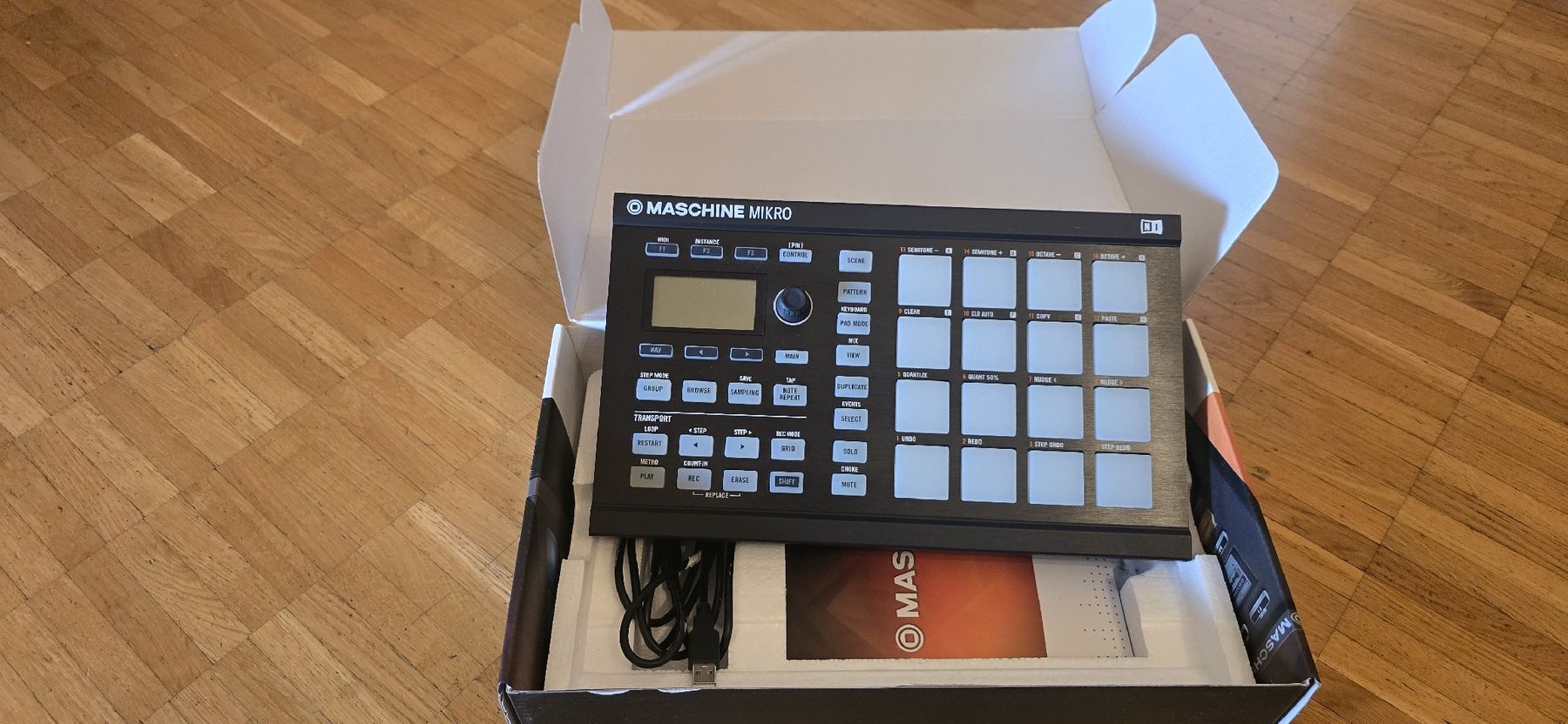 Native Instruments Instruments de musique: Native Instruments Maschine Mikro MK2 Controller  – D'occasion à Geroldswil par Mveit 4