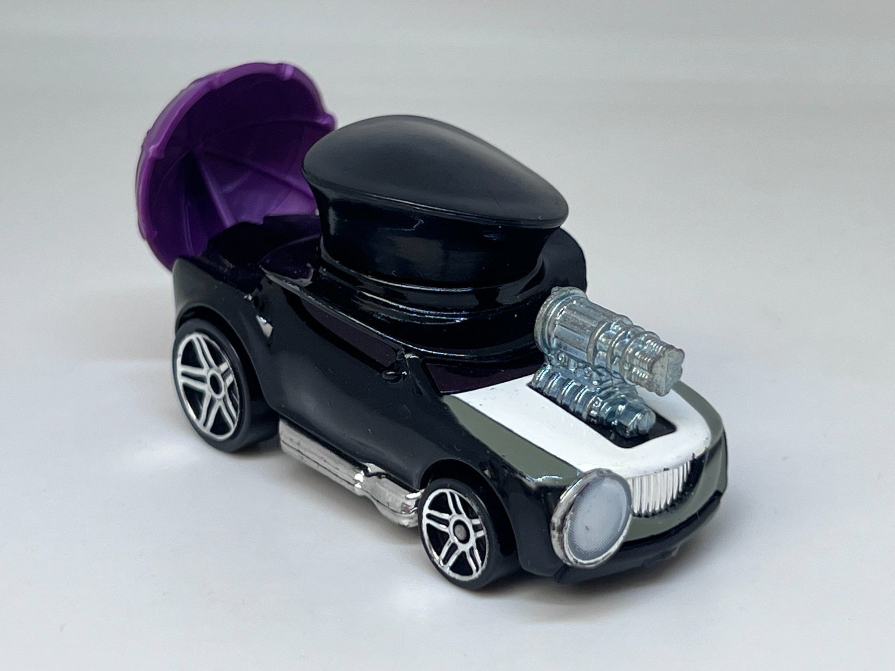 Hot Wheels Modellini d'auto: Hot Wheels The Penguin #45 – Usato da Wildegg venduto da LaaBoutique