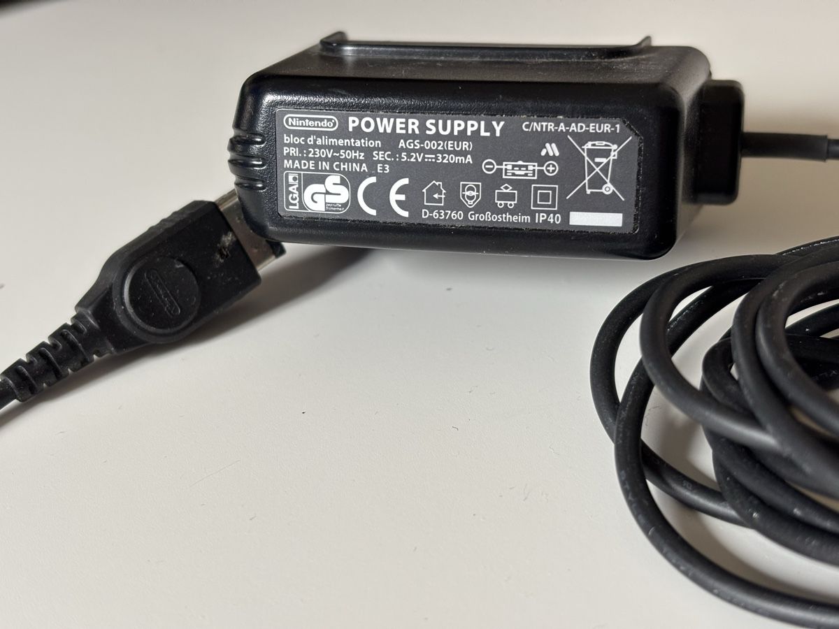 Nintendo Adattatori & Cavi: Nintendo DS Game Boy Charger  – Usato da Genève venduto da gai_w7bf 2