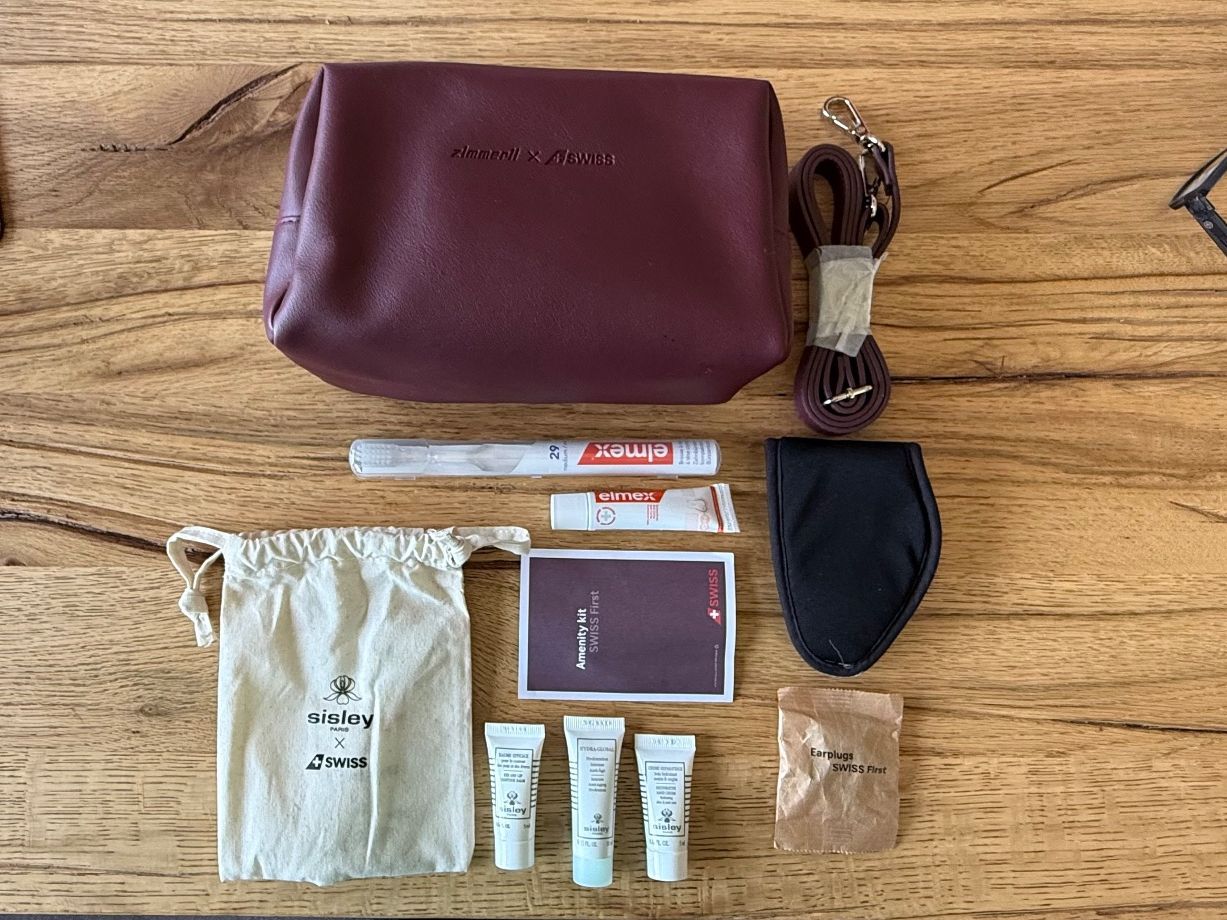 Kosmetikkoffer: Swiss First Amenity Kit ungebraucht – Neu (gemäss Beschreibung) aus Allschwil von Spice6