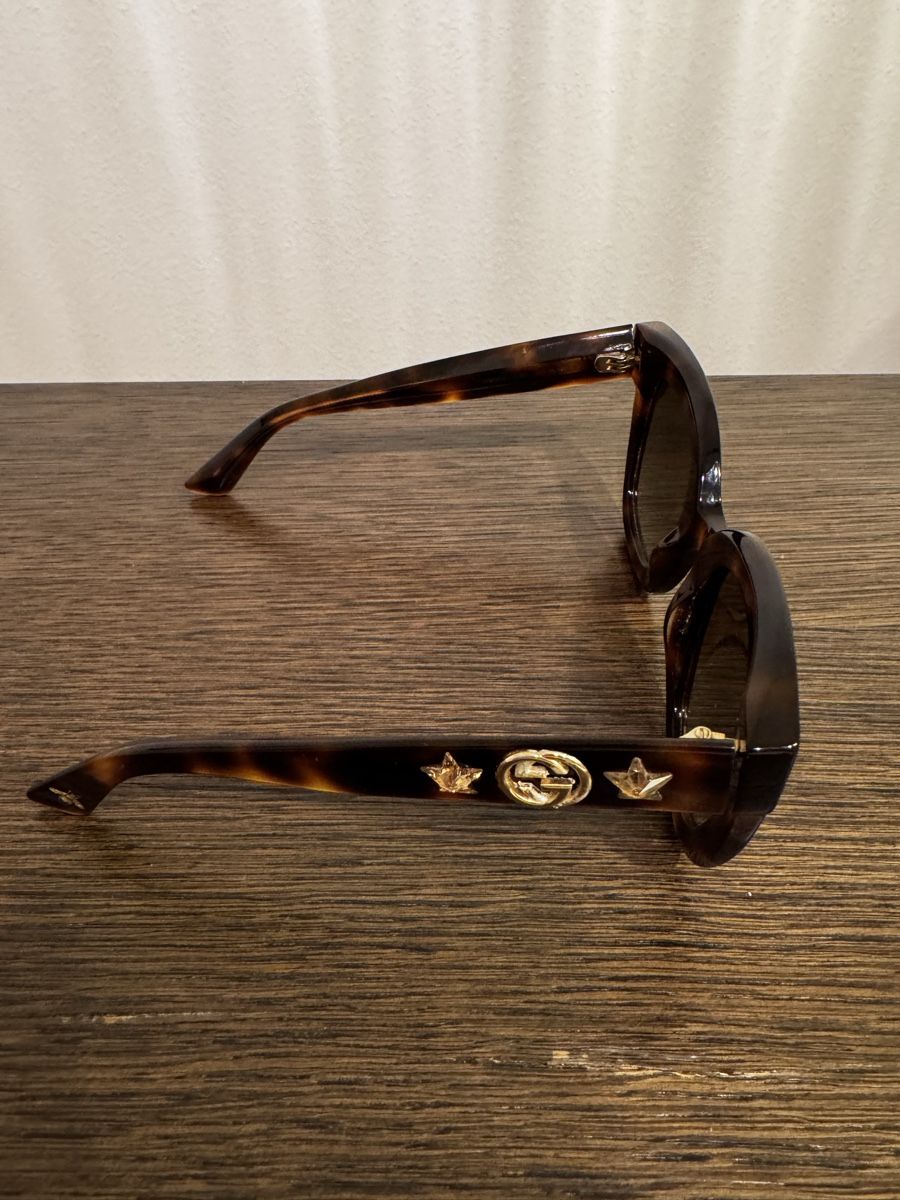 Gucci Occhiali & Lenti: Gucci Sunglasses GG0208S Tortoise Shell with Pouch – Usato da Zürich venduto da flo_8yph 1