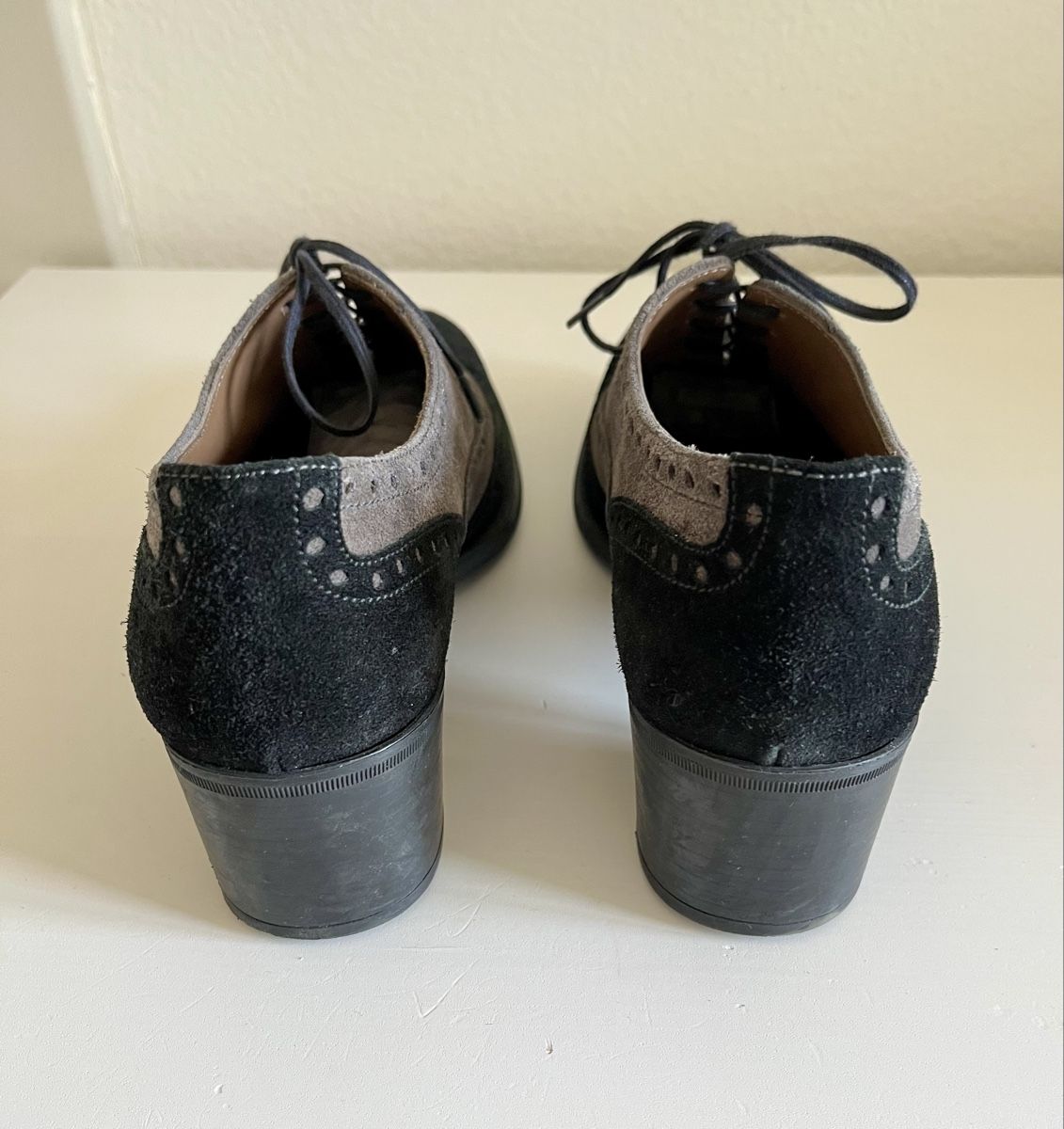 Scarpe da donna: Pertini Schuhe Wildleder Grau Schwarz Grösse 38 – Usato da Winterthur venduto da Mahonyy 2