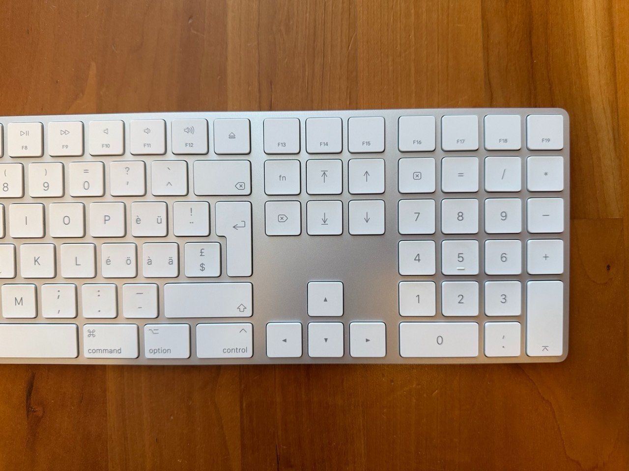 Apple Tastaturen: Apple Magic Keyboard mit Ziffernblock, Schweizer Layout – Gebraucht aus Schöftland von Top10 3