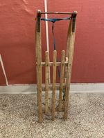 Nostalgischer Holzschlitten, Retro Schlittelspass- Deko