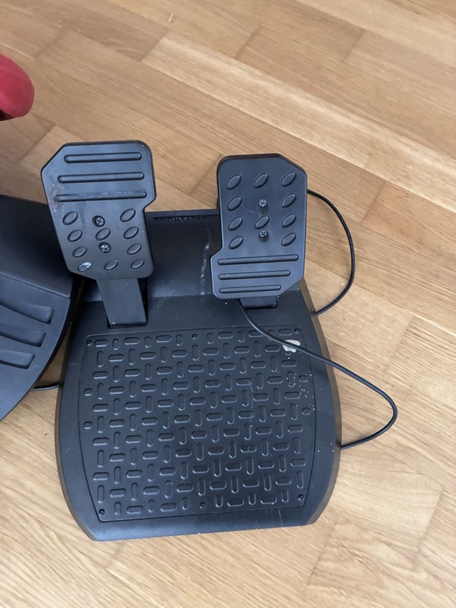 Thrustmaster Controller: Thrustmaster Ferrari Lenkrad mit Pedalen gebraucht – Usato da Chur venduto da Pascal_gk 2