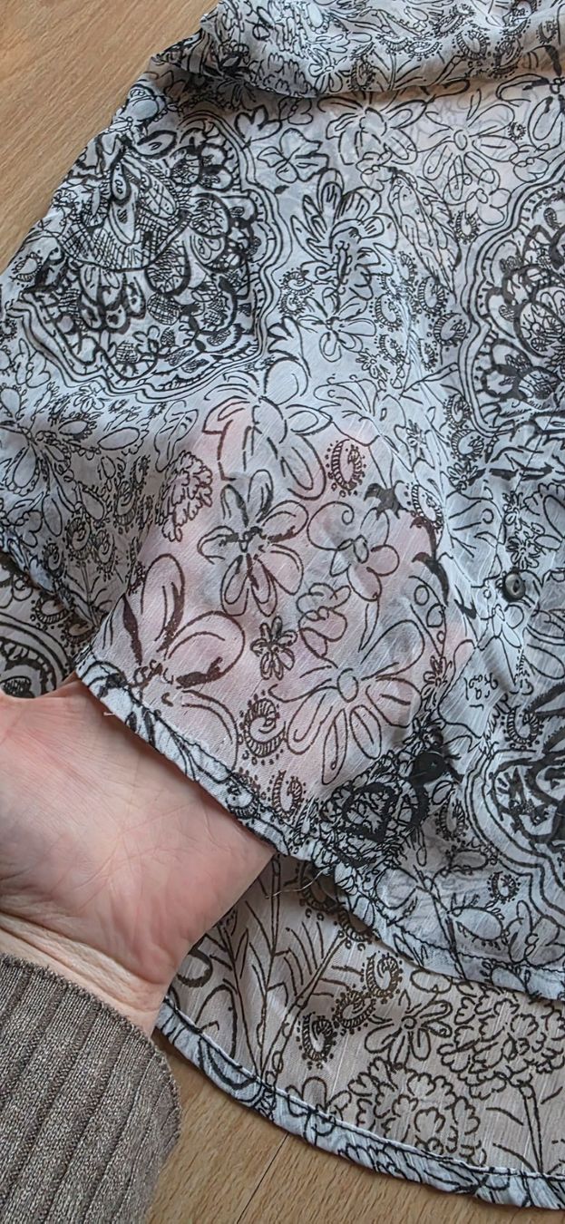 Blusen: Ärmellose Bluse, Schwarz Weiss Muster, Grösse S – Gebraucht aus Niederbipp von Tamara15101995 3