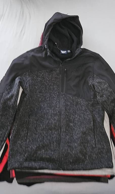 Giacche: Reebok Kapuzenjacke schwarz – Usato da wängi venduto da haa_6pqc