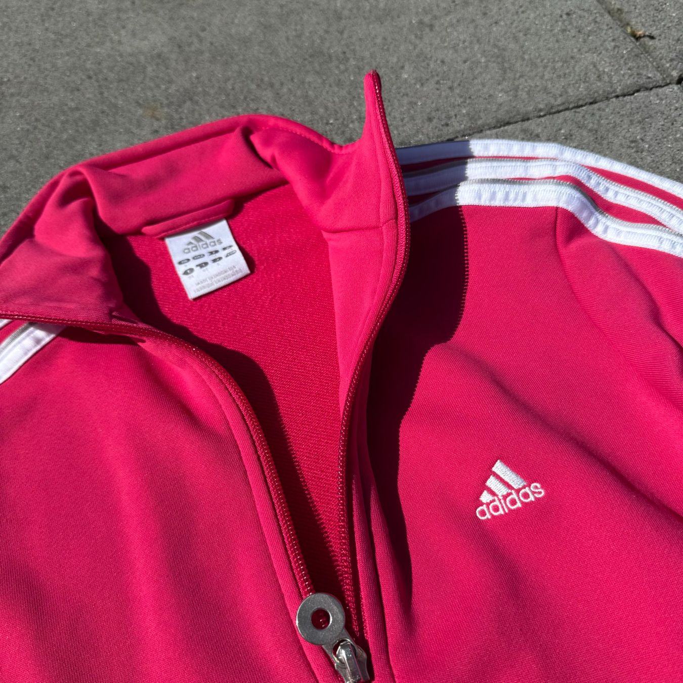 Adidas Jacken: Adidas vintage pink three stripes track jacket 90s – Gebraucht aus St. Gallen von sourced_limited 1