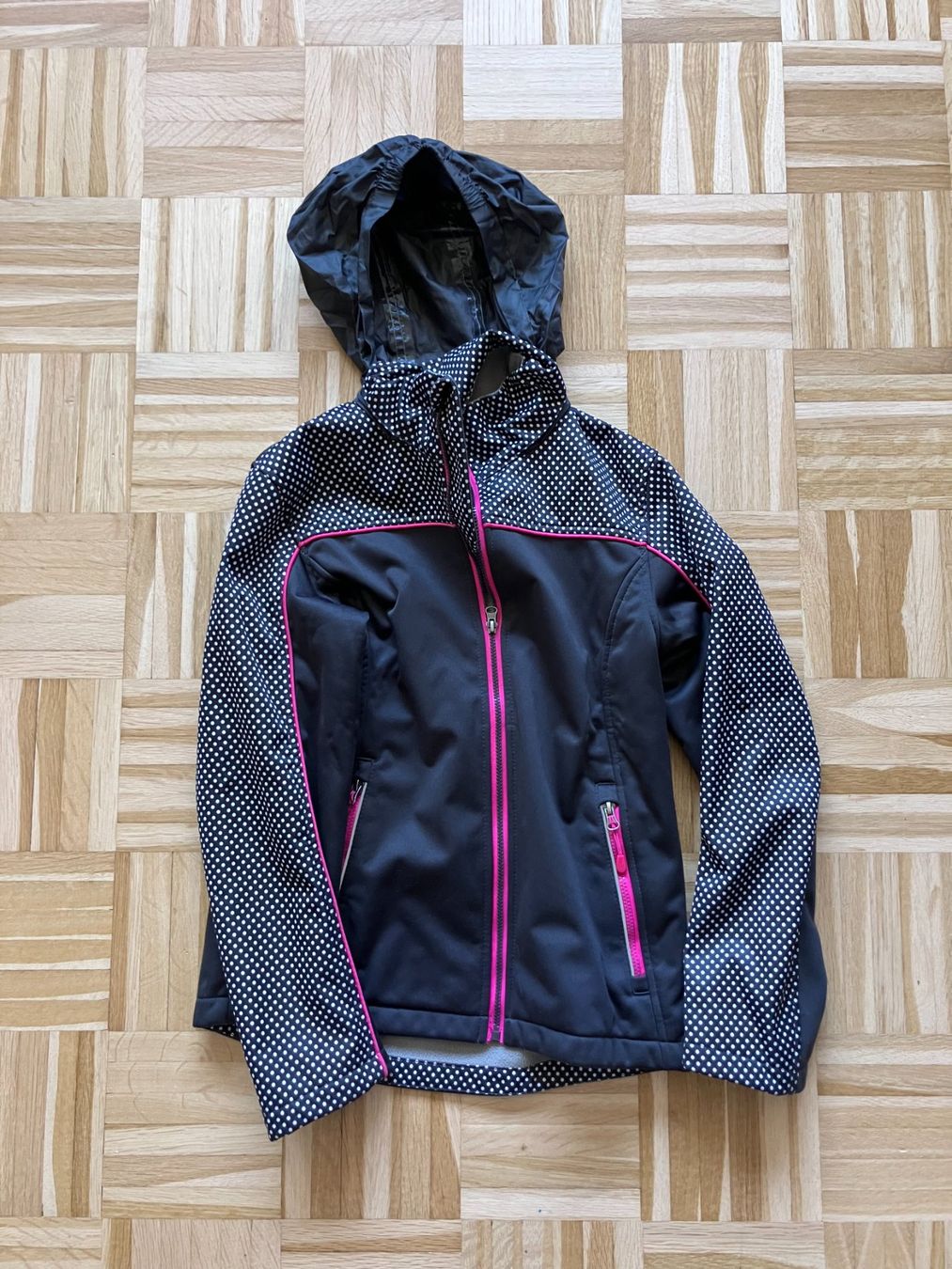 Giacche & Cappotti: Softshelljacke 134/140 anthrazit mit pink – Usato da Brugg AG venduto da salo4me 2