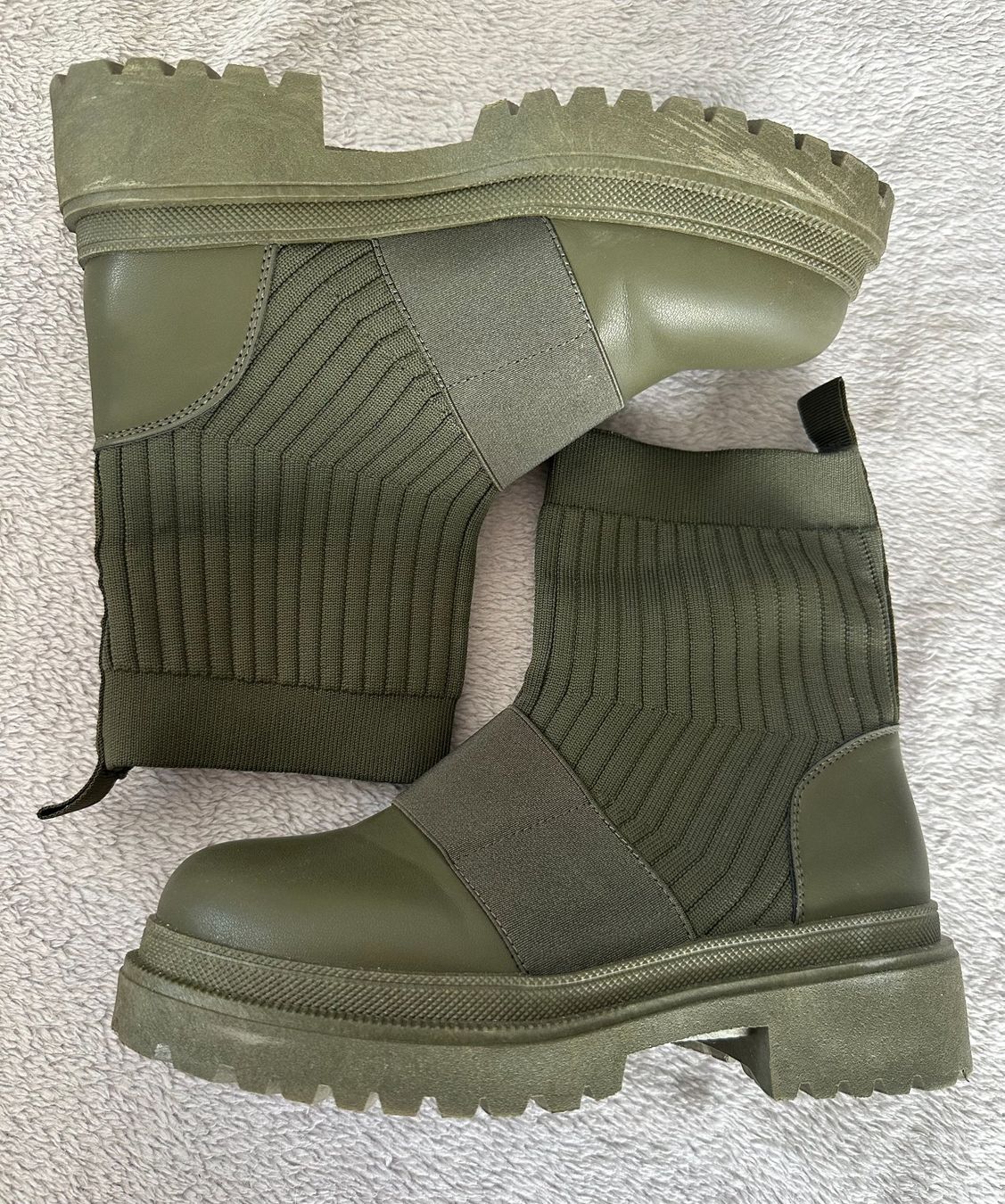 Damenschuhe: Stiefeletten, Olivgrün – Gebraucht aus Niederglatt ZH von Polobunny