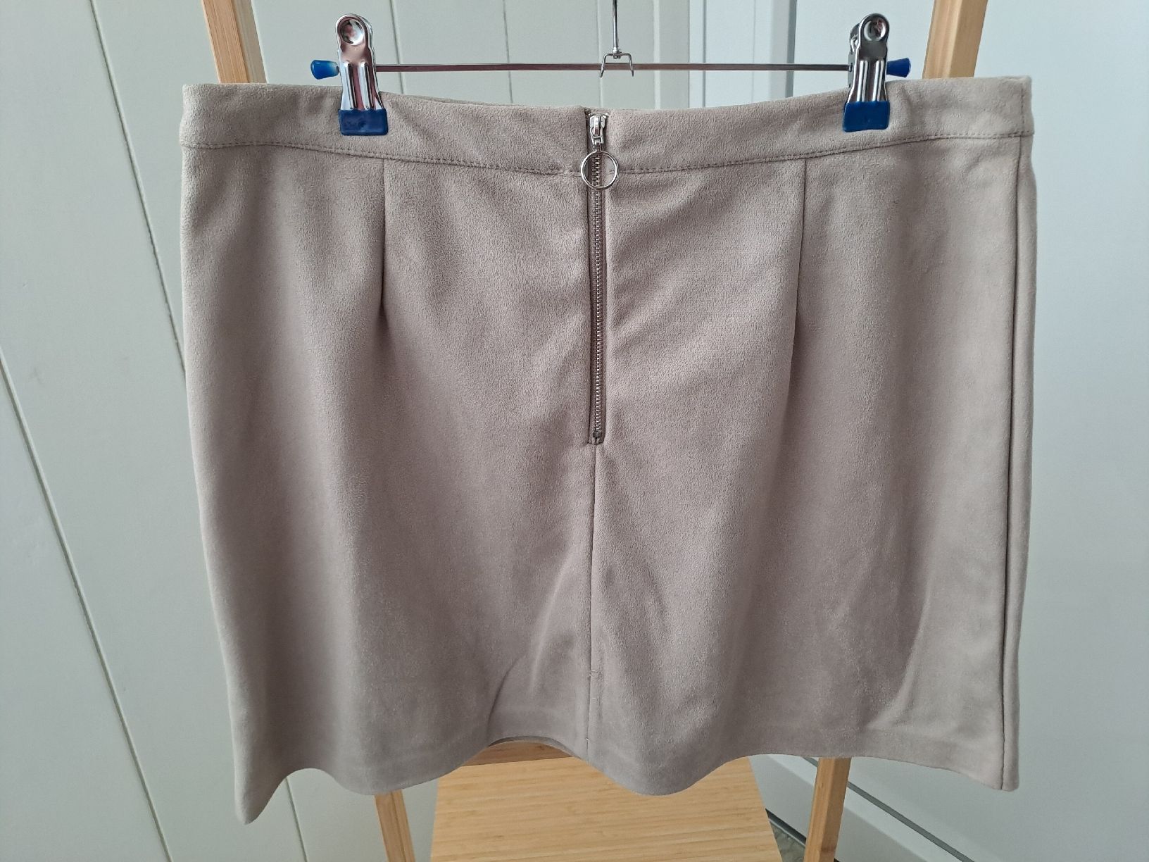 Gonne: Rock beige Gr. 44 Wildlederoptik – Usato da Rickenbach LU venduto da bishiida 1